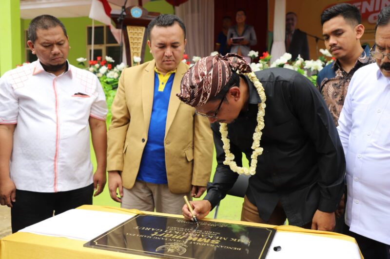 Wakil Bupati Garut, dr. Helmi Budiman meresmikan SMK MART, di Desa Cijayana, Kecamatan Mekarmukti, Kabupaten Garut, Jum'at (2/2/2023).  (Foto: Yogi Budiman/ Diskominfo Garut)