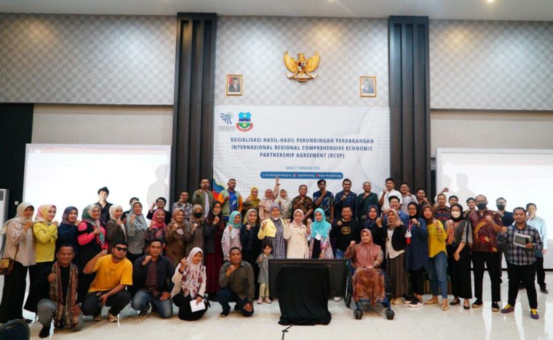 Pelaksanaan Sosialisasi Hasil-Hasil Perundingan Internasional _Regional Comprehensive Economic Partnership_ (RCEP) _Agreement_, yang dilaksanakan di Ballroom Hotel Harmoni, Jalan Cipanas Barux Kecamatan Tarogong Kidul, Kabupaten Garut, Selasa (7/2/2023). (Foto : M. Azi Zulhakim & Anggana Mulia Karsa Kurniawan/Diskominfo Garut).