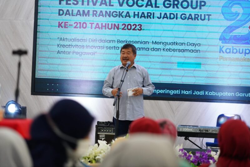 Pelaksanaan pembukaan Festival Vokal Grup antar Satuan Kerja Pemerintah Daerah (SKPD), Kecamatan dan Badan Usaha Milik Daerah (BUMD) di Gedung Pendopo Garut, Jalan Kiansantang, Kecamatan Garut Kota, Kabupaten Garut, Jumat (10/2/2023).   (Foto: Deni Seftiana/ Diskominfo Garut)