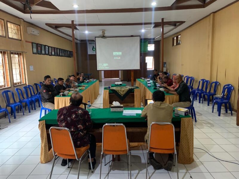 PENA GARUT-(09/02/2023) Perhutani Kesatuan Pemangkuan Hutan (KPH) Garut lakukan Sosialisasi rencana pengembangan dan Pengelolaan Wisata tahun 2023 bersama Mitra yang dilaksankan di Aula Kantor Perhutani KPH Garut. Kamis (09/02)
