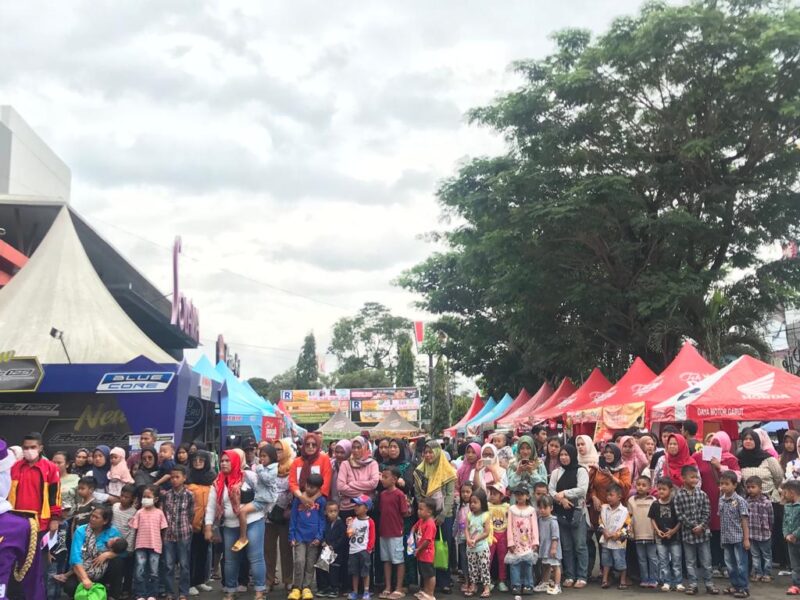 Pelaksanaan The Great Lunar Bazar Kuliner yang dilaksanakan di Halaman Mall Ramayana Garut, Kecamatan Garut Kota, Kabupaten Garut, Sabtu (25/2/2023).  (Foto: Rahmatillah Ramadhani/ Diskominfo Garut)
