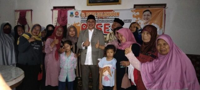 Anggota Fraksi PKS Dapil 1 DPRD Kabupaten Garut Dede Salahudin, melaksanakan reses hari ke 3 masa sidang I Tahun 2023. Kegiatan reses dilakukan di Kampung Babakan, RT 02/ RW 02, Desa Mekarwangi, Kecamatan Sukawening, Kabupaten Garut, Jumat ( 27/01/2023 )