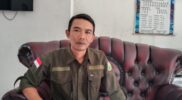 PENA GARUT- Pemerintah Desa Sukahurip membagikan kartu tani kepada masyarakat yang berprofesi di bidang Pertanian. Kartu Tani itu dibagikan kepada 20 Kelompok Tani yang berada di Desa Sukahurip Kecamatan Pangatikan.