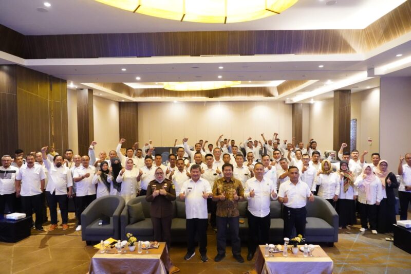Pelaksanaan workshop dengan tema “Optimalisasi Pelayanan Sebagai Upaya Untuk Meningkatkan Kepatuhan Pelanggan Dalam Memenuhi Kewajibannya yang dilaksanakan di Ballroom Kassiti Fave Hotel, Jalan Cimanuk, Kecamatan Tarogong Kidul, Kabupaten Garut, Rabu (1/3/2023). (Foto: Deni Seftiana/ Febri Noptageri/ Diskominfo Garut)