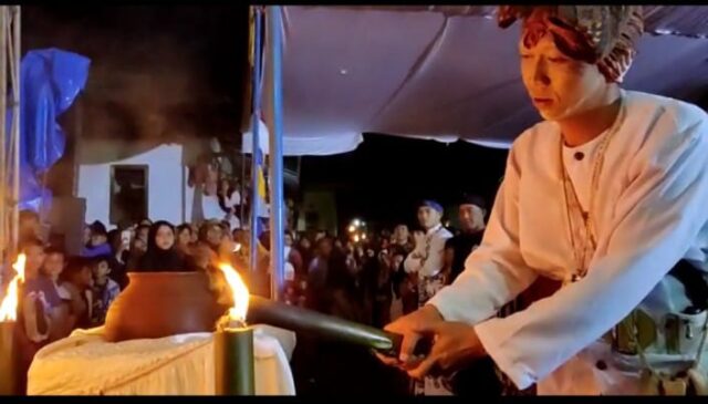 Prosesi Ngawuwuh khas Kecamatan Sucinaraja, Kabupaten Garut. (Foto : Dok. Disparbud Garut).