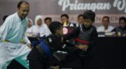 Beberapa aksi pesilat dalam pembukaan Kejuaraan Pencak Silat Priangan Timur Open, yang dilaksanakan di SOR R.A.A Adiwijaya, Kecamatan Tarogong Kidul, Kabupaten Garut, Kamis (2/3/2023). (Foto : Deni Seftiana & Muhamad Azi Zulhakim/Diskominfo Garut).