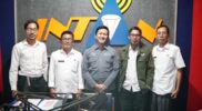 Pelaksanaan Talkshow FOKUS Volume 4 bersama BPJS Ketenagakerjaan Kabupaten Garut di Radio Intan Garut, Jalan Patriot, Kecamatan Tarogong Kidul, Kabupaten Garut, Rabu (29/3/2023). (Foto : Bagus Syah Putra dan Muhamad Azi Zulhakim/Diskominfo Garut).