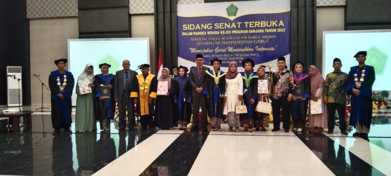 PENA GARUT - Sekolah Tinggi Agama Islam Darul Arqam (STAIDA) Muhammadiyah Garut, melaksanakan Sidang Senat Terbuka Dalam rangka Wisuda Ke-XIX Program Sarjana Tahun 2023.