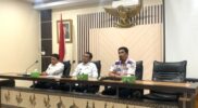 Wakil Bupati Garut, dr. Helmi Budiman memimpin rapat terkait persiapan pelayanan wisatawan pada hari libur Idulfitri 1444 Hijriah yang dilaksanakan di Ruang Rapat Sekretariat Daerah (Setda) Garut, Jalan Pembangunan, Kecamatan Garut Kota, Kabupaten Garut, Rabu (12/4/2023). (Foto: Rahmatillah Ramadhani/ Nindi Nurdiyanti/ Diskominfo Garut)