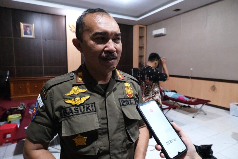 Satuan Polisi Pamong Praja (Satpol PP) Kabupaten Garut menggelar acara donor darah dan santunan kepada anak yatim serta jompo yang dilaksanakan di Markas Satpol PP Kabupaten Garut, Jalan Pahlawan, Kecamatan Tarogong Kidul, Kabupaten Garut, Kamis (27/4/2023).