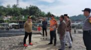 Wakil Bupati Garut, dr. Helmi Budiman melakukan monitoring objek wisata Situ Bagendit yang berlokasi di Kecamatan Banyuresmi, Kabupaten Garut, Jum'at (28/4/2023). (Foto: Yogi Budiman/ Diskominfo Garut)