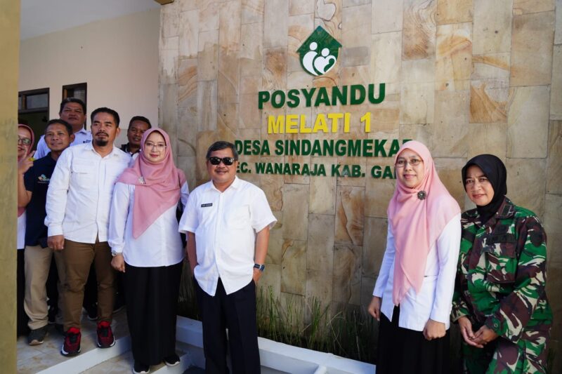 Bupati Garut, Rudy Gunawan membuka acara Percepatan Penurunan Stunting dengan Pemberian Makanan Tambahan (PMT) yang bertempat di Aula Kampung Wanaseda, Desa Sindangmekar, Kecamatan Wanaraja, Kabupaten Garut, Rabu (31/5/2023).