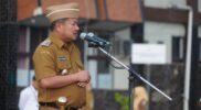 Bupati Garut, Rudy Gunawan memberikan arahan terkait satgas kekeringan dalam apel gabungan terbatas di Lapangan Sekretariat Daerah, Jalan Pembangunan, Kecamatan Tarogong Kidul, Kabupaten Garut, Senin (19/6/2023).