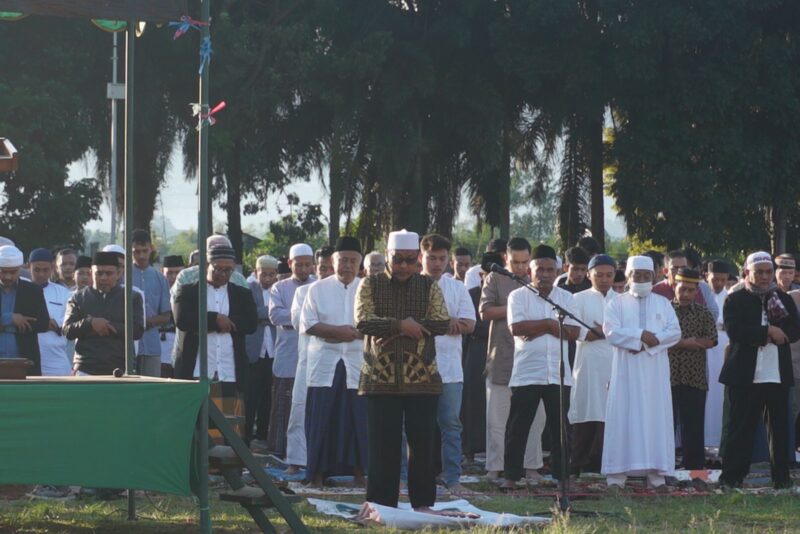 Pelaksanaan Salat Iduladha 1444 Hijriah, di Lapangan SOR Gelora Merdeka Kerkhof, Kecamatan Tarogong Kidul, Kabupaten Garut, Rabu (28/06/2023).