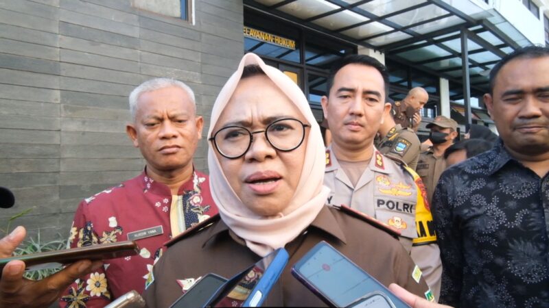 Pelaksanaan Bazar Usaha Mikro Kecil Menengah (UMKM) dan layanan publik yang berlokasi di Halaman Kantor Kejari Garut, Jalan Merdeka, Kecamatan Tarogong Kidul, Kabupaten Garut, Kamis (20/7/2023)