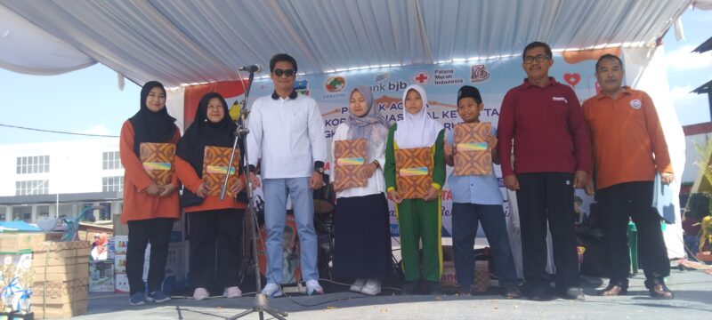 PENA GARUT.com-Garut, Kepala Dinas Koperasi dan UMKM Kabupaten Garut, Ridzky Ridznurdhin, S.H. M.AK memberikan apresiasi atas peringatan Puncak Hari Koperasi Nasional Ke-76 tahun 2023 yang digelar oleh Dewan Koperasi Indonesia Daerah (Dekopinda) Kabupaten Garut.