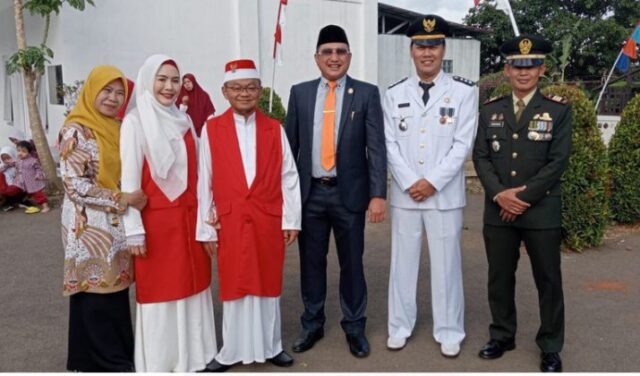 Anggota DPRD Garut Fraksi PKS, Ir. H. Dede Salahudin Poto bersama dengan Pimpinan Pesantren Al Jauhari, DR. KH Jujun Junaedi usai acara