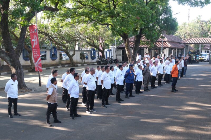 Bupati Garut pimpin Apel Khusus di Area Luar Gedung Pendopo Garut, Rabu (06/09/2023).