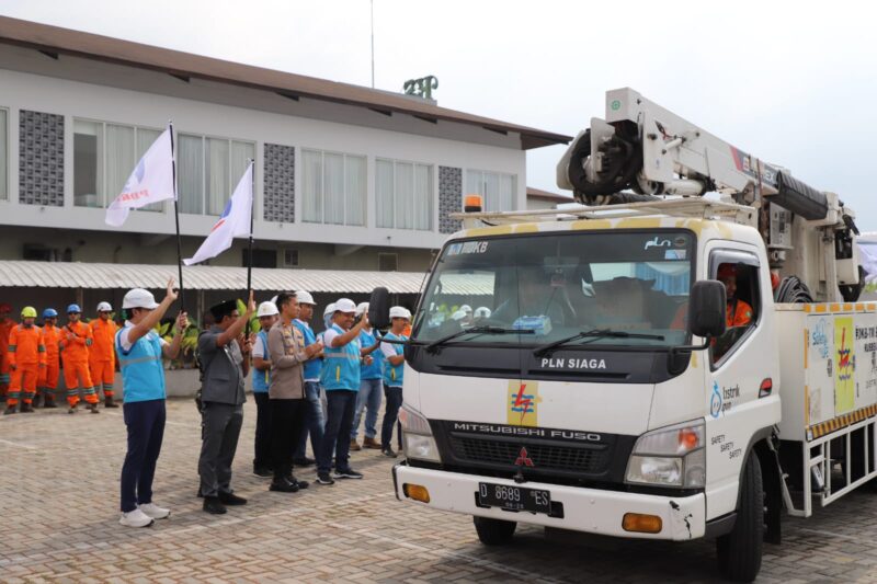 Wakil Bupati Garut, dr. Helmi Budiman, Memberikan Sambutan di Apel Bakti PDKB TM PLN Jawa Barat Tahun 2023, di Halaman Hotel Santika, Jalan Cipanas Baru, Kecamatan Tarogong Kaler, Kabupaten Garut, Kamis (14/9/2023).
