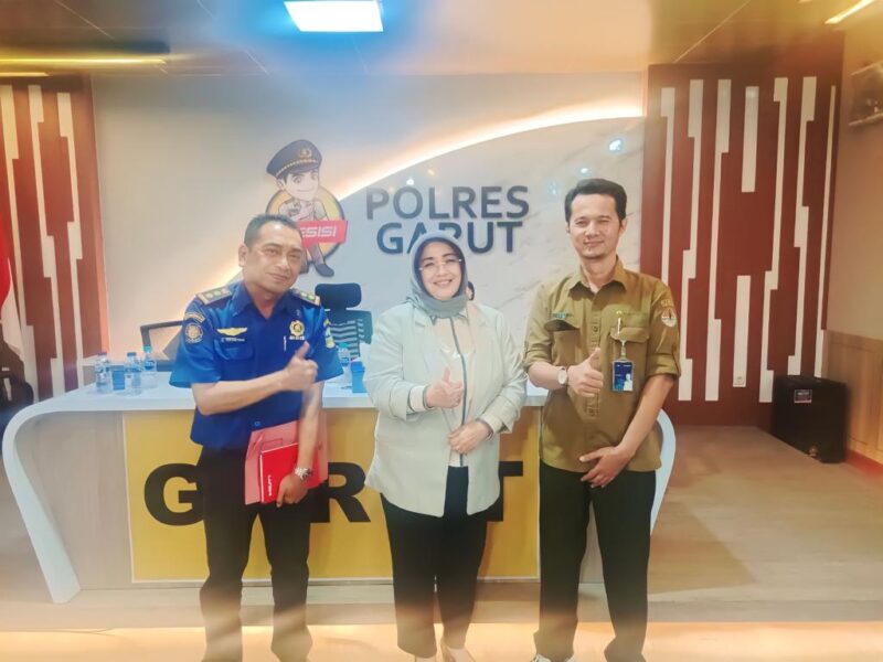 PENAGRUT.COM-GARUT,karangpawitan,Perum Perhutani Kesatuan Pemangkuan Hutan (KPH) Garut, bersama dengan sejumlah pihak terkait, menggelar rapat koordinasi untuk mengantisipasi Kebakaran Hutan dan Lahan (Karhutla). Pertemuan ini berlangsung di Kantor Kepolisian Resor (Polres) Garut Senin (11/09/2023).