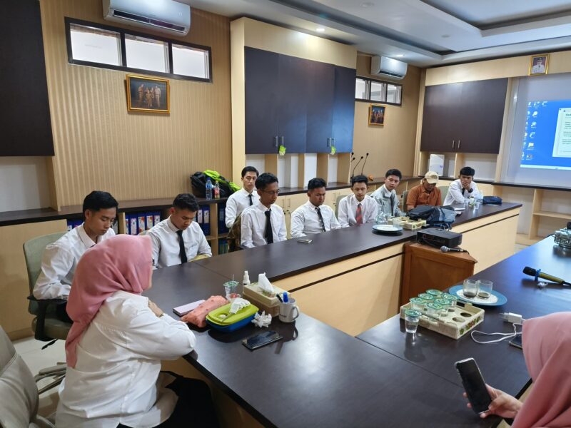 Pelaksanaan tahapan wawancara dengan bahasa Jepang bagi para peserta SSW dari Kabupaten Garut di Aula Disnakertrans Garut, Jalan Guntur Cendana, Kecamatan Tarogong Kidul, Kabupaten Garut, Rabu (20/9/2023).