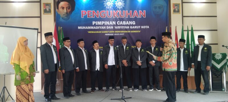 GARUT, Pimpinan Daerah Muhammadiyah dan 'Aisyiyah Garut telah resmi mengukuhkan Pimpinan Cabang Muhammadiyah dan 'Aisyiyah Garut Kota untuk masa jabatan 2022-2027. 