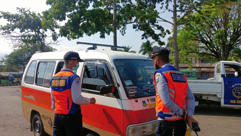 Dishub Kabupaten Garut melaksanakan pengecekan KIR angkutan umum di Terminal Guntur, Kecamatan Tarogong Kidul, Kabupaten Garut, Jum'at (27/10/2023).