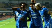 akan menjadi pertandingan yang dinanti-nantikan oleh para pecinta sepakbola di Indonesia. Persib Bandung, yang dikenal dengan julukan Maung Bandung, akan melawan Borneo FC, yang tak kalah populer dengan sebutan Pesut Etam, dalam laga tandang yang akan digelar di Stadion Segiri, Kalimantan Timur. Sabtu malam (21/10/2023)