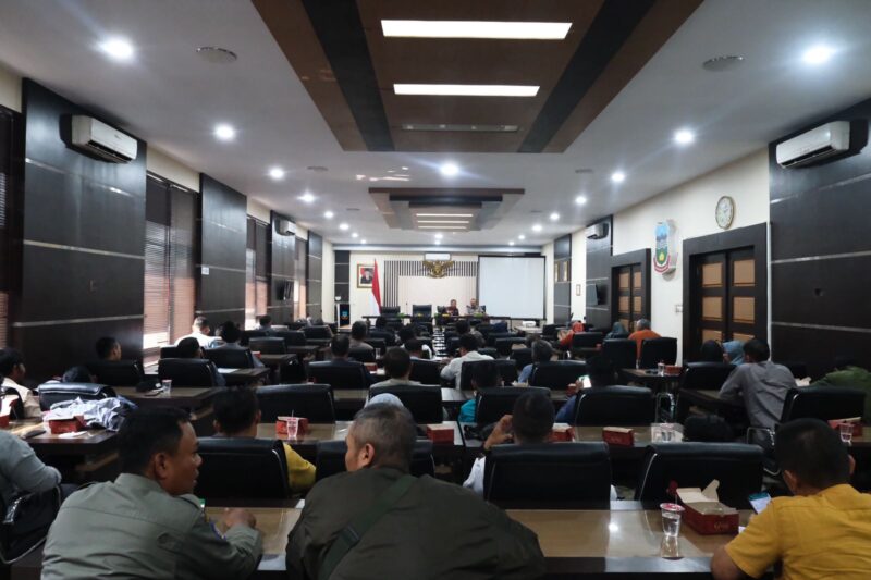 Rapat Dengar Pendapat dalam rangka Penamaan Jalan yang berlangsung di Ruang Rapat Sekretariat Daerah (Setda), Jalan Pembangunan, Kecamatan Tarogong Kidul, Kabupaten Garut, Selasa (7/11/2023).