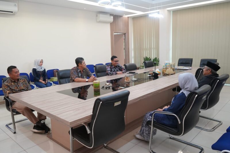 Dalam upaya meningkatkan pengelolaan kawasan hutan Jawa Barat, Perum Perhutani Divisi Regional Jawa Barat dan Banten (Divre Janten) serta Dinas Kehutanan Provinsi Jawa Barat (Dishut Jabar) menjalin kolaborasi sinergis. 