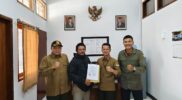 Kesatuan Pemangkuan Hutan (KPH) Garut dan pengelola jalur pendakian Gunung Cikuray Via Tapak Gerot meresmikan perpanjangan Perjanjian Kerja Sama (PKS) di Kantor Perhutani KPH Garut pada Rabu (06/12). Administratur KPH Garut, Tofik Hidayat, dan Wakil Administratur Nandang beserta jajaran turut hadir dalam acara tersebut.
