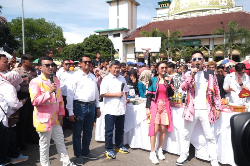 Rangkaian kegiatan Karnaval SCTV di Alun-Alun Garut, Kecamatan Garut Kota, Kabupaten Garut, Sabtu (10/12/2023).