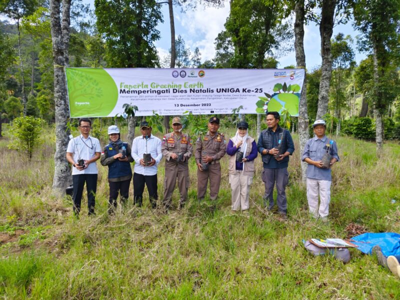 Hari Dies Natalis ke-25 Universitas Garut (Uniga) dirayakan dengan kegiatan penanaman pohon yang dilaksanakan oleh Perhutani Kesatuan Pemangkuan Hutan (KPH) Garut bersama Fakultas Pertanian (Faperta) Uniga. Aksi ini berlangsung di Kawasan Hutan Talaga Bodas, Rabu (13/12/2023)