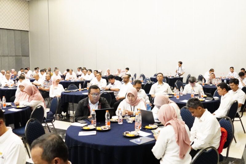 Pelaksanaan _Kick Off Meeting_ Perencanaan Pembangunan Tahun 2025 yang berlangsung di Ballroom Hotel Harmoni, Jalan Cipanas Baru, Kecamatan Tarogong Kaler, Kabupaten Garut, Rabu (27/12/2023).