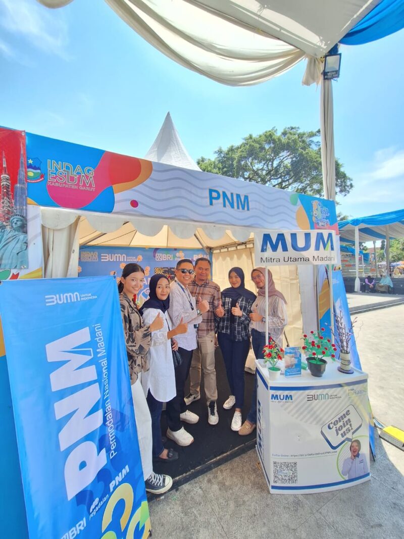 PT Permodalan Nasional Madani (PNM) melalui Divisi program Pengembangan Kapasitas Usaha (PKU) menyelenggarakan pameran UMKM unggulan binaan PNM yang dihadiri oleh 5 nasabah PNM Mekaar sejak tanggal 27 s/d 28 Desember 2023 ini di acara GFest (Garut Festival) 2023 yang berlokasi di Alun-alun Garut, Rabu (27/122023)