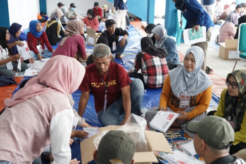 Pelaksanaan Sorlip surat suara Pemilu 2024 yang dilaksanakan di Raja Plaza, Jalan Guntur Indah, Kecamatan Tarogong Kidul, Kabupaten Garut, Kamis (04/01/2024).