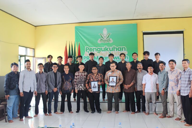 Pemuda Muhammadiyah Ranting Panawuan secara resmi melaksanakan upacara pengukuhan di Gedung SMK Muhammadiyah Tarogong, Garut.Sabtu (13/01/2024).