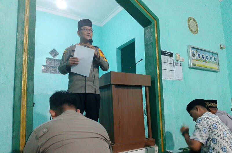 Kapolsek Wanaraja, AKP Abusono, S.H., M.H, beserta anggota Polsek Wanaraja Polres Garut melaksanakan kegiatan Shalat Tarawih Keliling. 