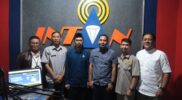 Ketua Baznas Kabupaten memberikan penjelasan terkait Zakat dan Pembangunan Kesejahteraan Sosial di Kabupaten Garut pada acara Talkshow FOKUS di Studio Siaran UPT Penyiaran Diskominfo Kab. Garut, Selasa (19/3/2024).