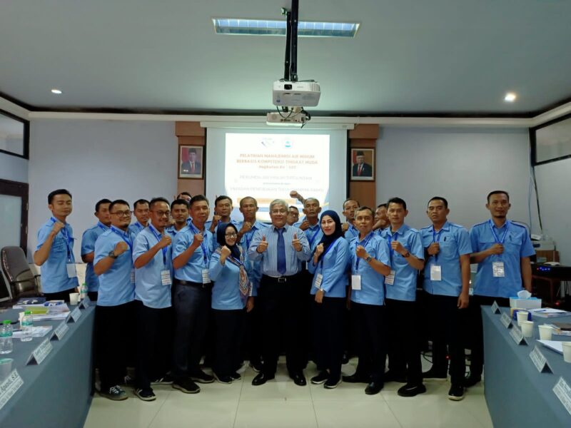 Perumda Air Minum Tirta Intan Garut menggelar Diklat Manajemen Air Minum tingkat Muda untuk meningkatkan kualitas pelayanan kepada masyarakat. 