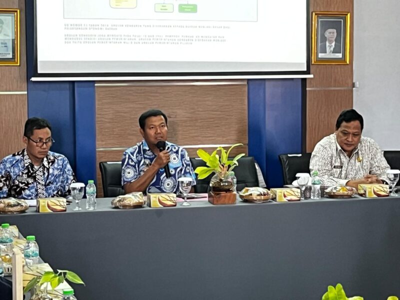 Pelaksanaan _Forum Group Discussion_ (FGD) kesesuaian Rencana Induk Sistem Penyediaan Air Minum (RISPAM), Rencana Pembangunan Jangka Menengah Daerah (RPJMD), dan Rencana Bisnis (Renbis) yang berlangsung di Aula Kantor PDAM Garut, Jalan Raya Bayongbong - Garut, Kecamatan Cilawu, Kabupaten Garut, Jum'at (21/6/2024).