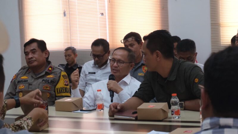 Pelaksanaan Rakor terkait Pelaksanaan Kampanye metode Rapat Umum pada Pilkada Kabupaten Garut Tahun 2024, yang dilaksanakan di Aula Kantor KPU Kabupaten Garut, Jalan Suherman, Kecamatan Tarogong Kaler, Kabupaten Garut, Rabu (13/11/2024). (Foto : M. Azi Zulhakim/Diskominfo Kab. Garut).