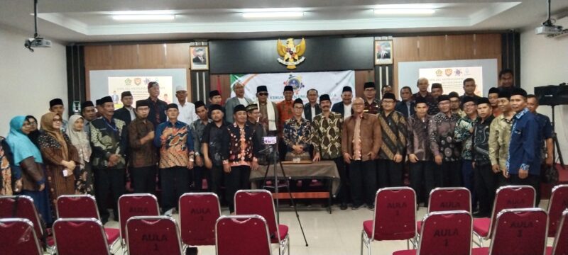 Menjelang Pemilihan Kepala Daerah (Pilkada) 2024, Forum Kerukunan Umat Beragama (FKUB) Kabupaten Garut menggelar dialog lintas agama. Kegiatan ini menjadi wujud nyata kolaborasi moderasi beragama dan kewaspadaan dini dalam menjaga stabilitas wilayah.