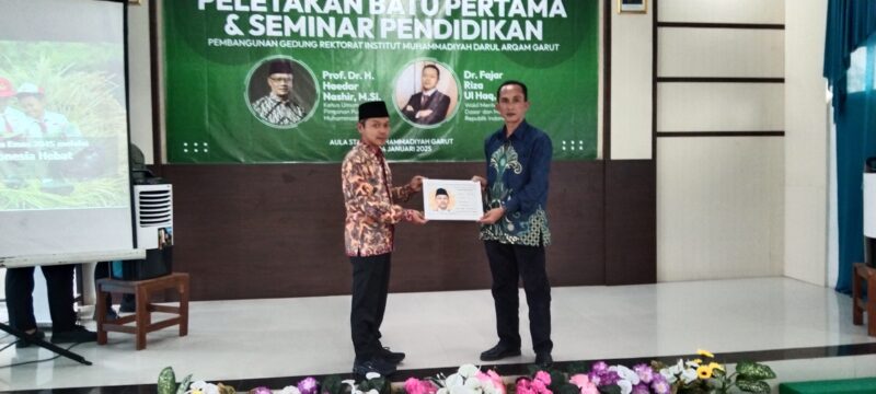 Wakil Menteri Pendidikan Dasar dan Menengah Republik Indonesia, Dr. Fajar Riza Ul Haq, M.A., memberikan apresiasi atas peletakan batu pertama pembangunan gedung rektorat Institut Muhammadiyah Darul Arqom (IMDA) Garut. 