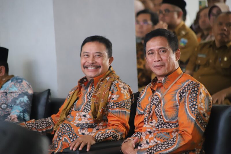 Dalam upaya meningkatkan kualitas layanan kesehatan bagi masyarakat, Penjabat (Pj) Bupati Garut, Barnas Adjidin, meresmikan Gedung Pelayanan Rawat Inap Unit Organisasi Bersifat Khusus (UOBK) RSUD dr. Slamet Garut.