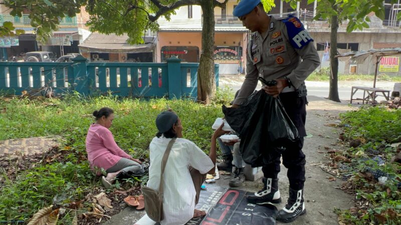 Dalam rangka meningkatkan kepercayaan masyarakat dan mewujudkan peran Polri sebagai pengayom yang peduli terhadap kesejahteraan masyarakat, Sipropam Polres Garut menggelar kegiatan Jumat Berkah Bakti Sosial di Jalan Raya Copong , Jumat (14/02/2025).