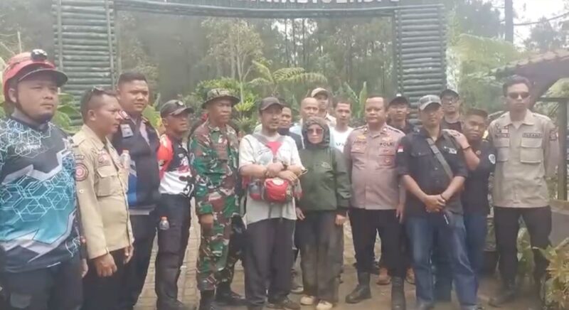 Polres Garut melalui Polsek Wanaraja bersama tim gabungan dari Koramil Sucinaraja, BKSDA, Tagana, dan komunitas pecinta alam berhasil mengevakuasi delapan warga yang tersesat dalam pendakian kawasan Kawah Talaga Bodas hingga Puncak Sagara, Kecamatan Sucinaraja, Kabupaten Garut.