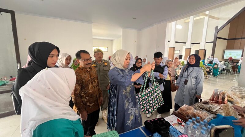 Wakil Bupati Garut, drg. Luthfianisa Putri Karlina, membuka secara resmi Musyawarah Cabang Badan Kerja Sama Wanita Islam (BKSWI) Kabupaten Garut di Gedung RA Lasminingrat, Jalan Ahmad Yani, Kecamatan Garut Kota, Kabupaten Garut, Sabtu (22/2/2025). Acara ini bertujuan memperkuat sinergi organisasi wanita Islam dalam meningkatkan peran perempuan di masyarakat.