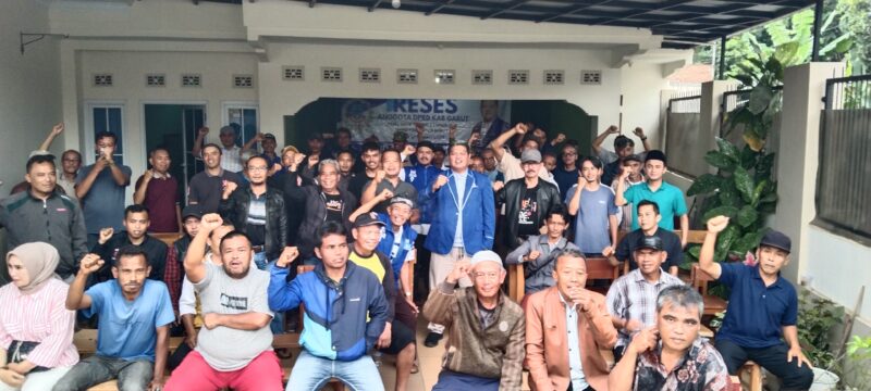 Anggota DPRD Kabupaten Garut dari Fraksi Demokrat, Endang Saepudin, melaksanakan reses masa sidang II hari ke-5 di Perum Abdi Negara, Desa Sirnagalih, Kecamatan Karangpawitan. Dalam pertemuan ini, masyarakat menyampaikan berbagai aspirasi terkait infrastruktur dan kesejahteraan lingkungan.