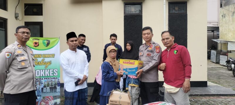 Dalam semangat kepedulian dan berbagi, Polres Garut melalui Seksi Kedokteran dan Kesehatan (Sidokes) menggelar kegiatan Jum’at Berkah dengan berbagi kepada Panti Asuhan Darul Fallah Cipanas, Tarogong Kaler. Jumat (04/04/2025).